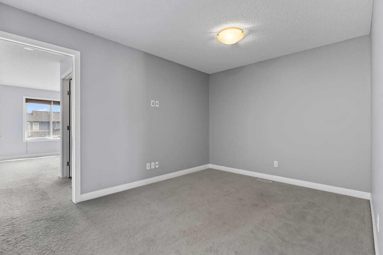 14 Kingfisher Crescent SE