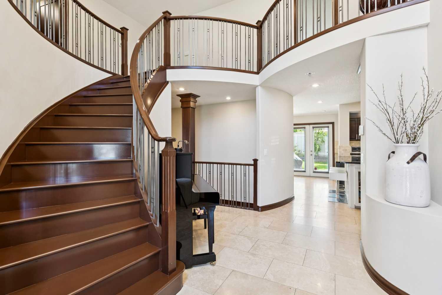 223 Pump Hill Crescent 