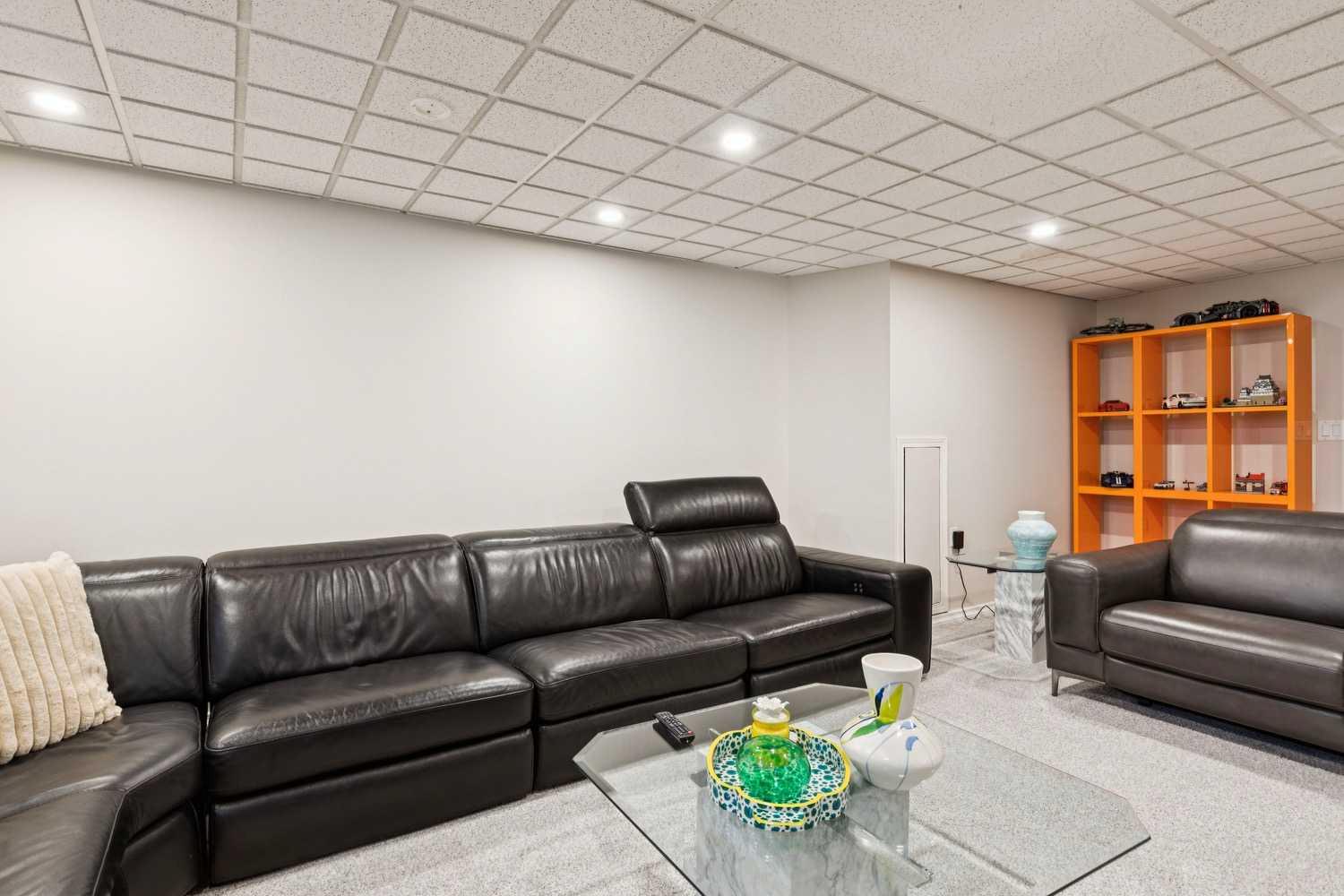 223 Pump Hill Crescent 