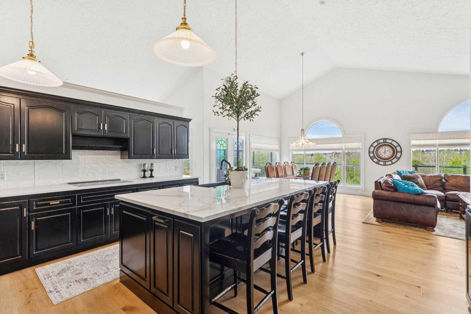 84 EDENSTONE Way NW