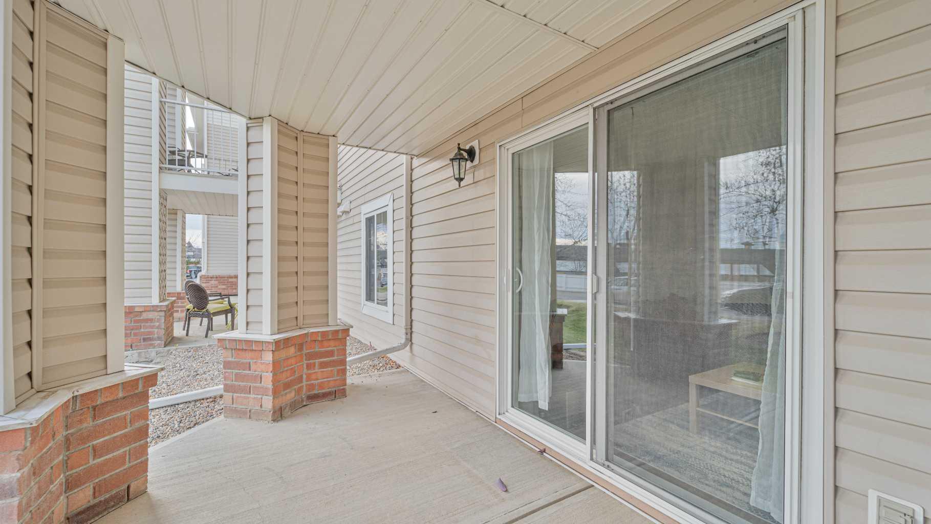 105, 17 Country Village Bay NE