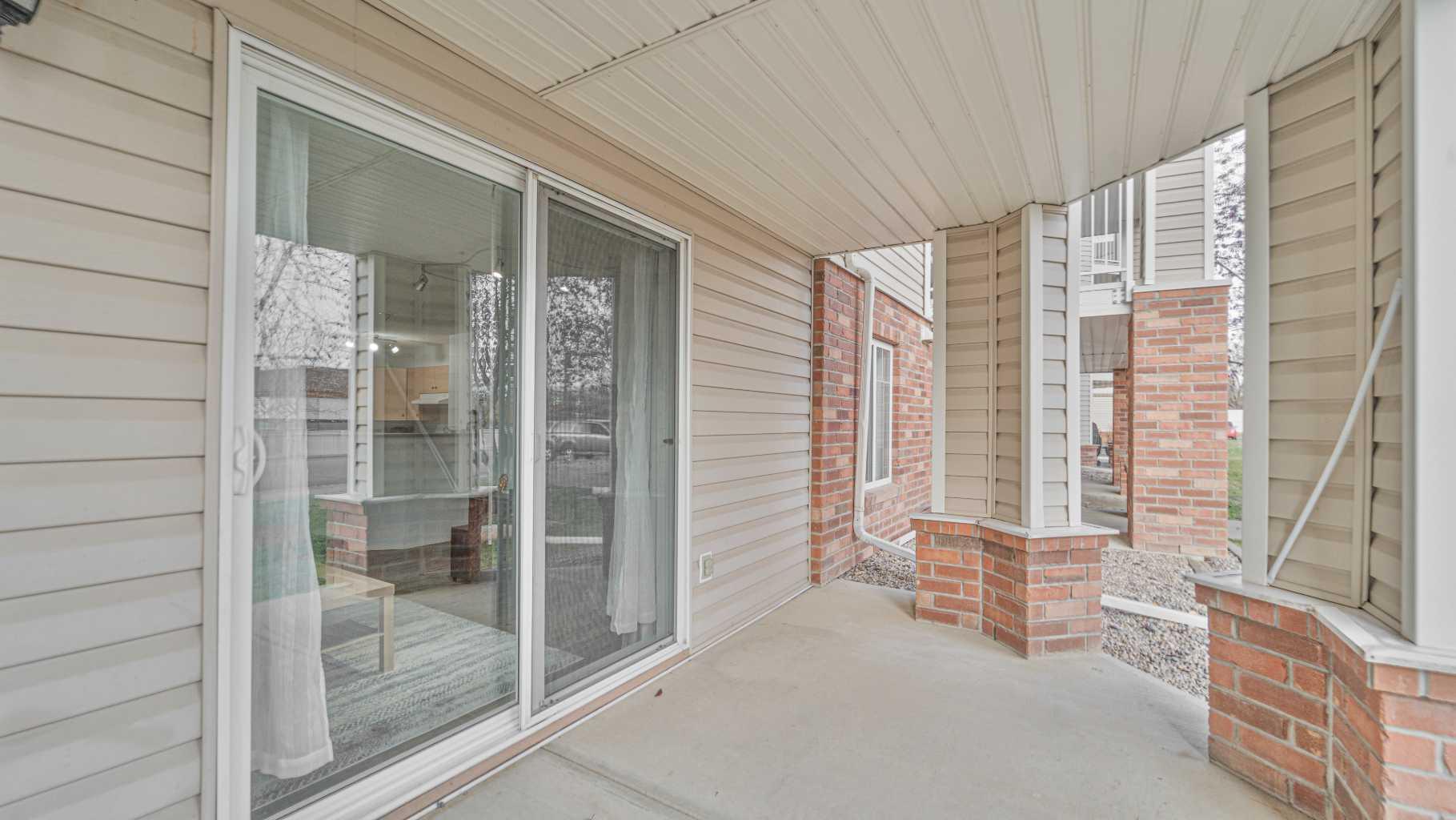 105, 17 Country Village Bay NE