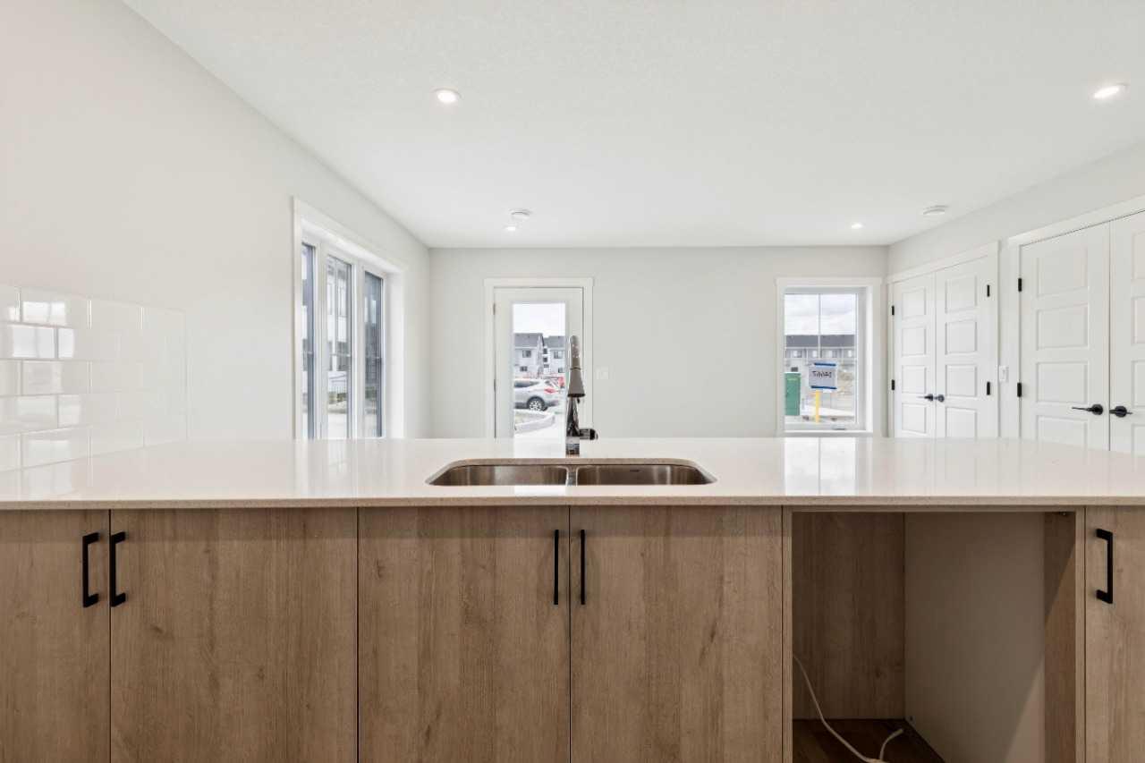 1201, 350 Mahogany Parade SE