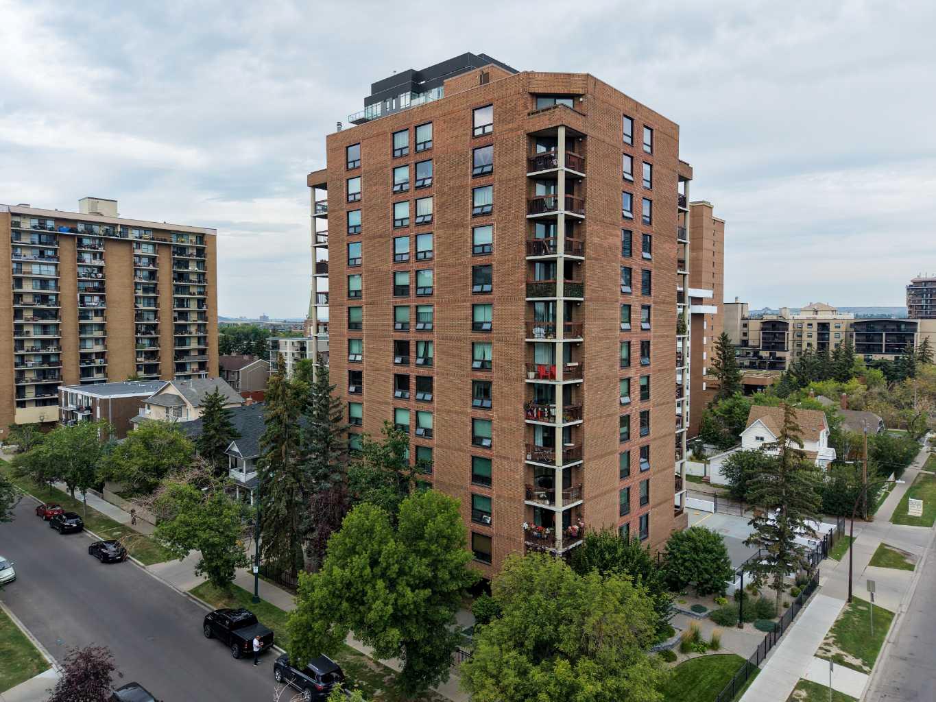 220, 1304 15 Avenue SW