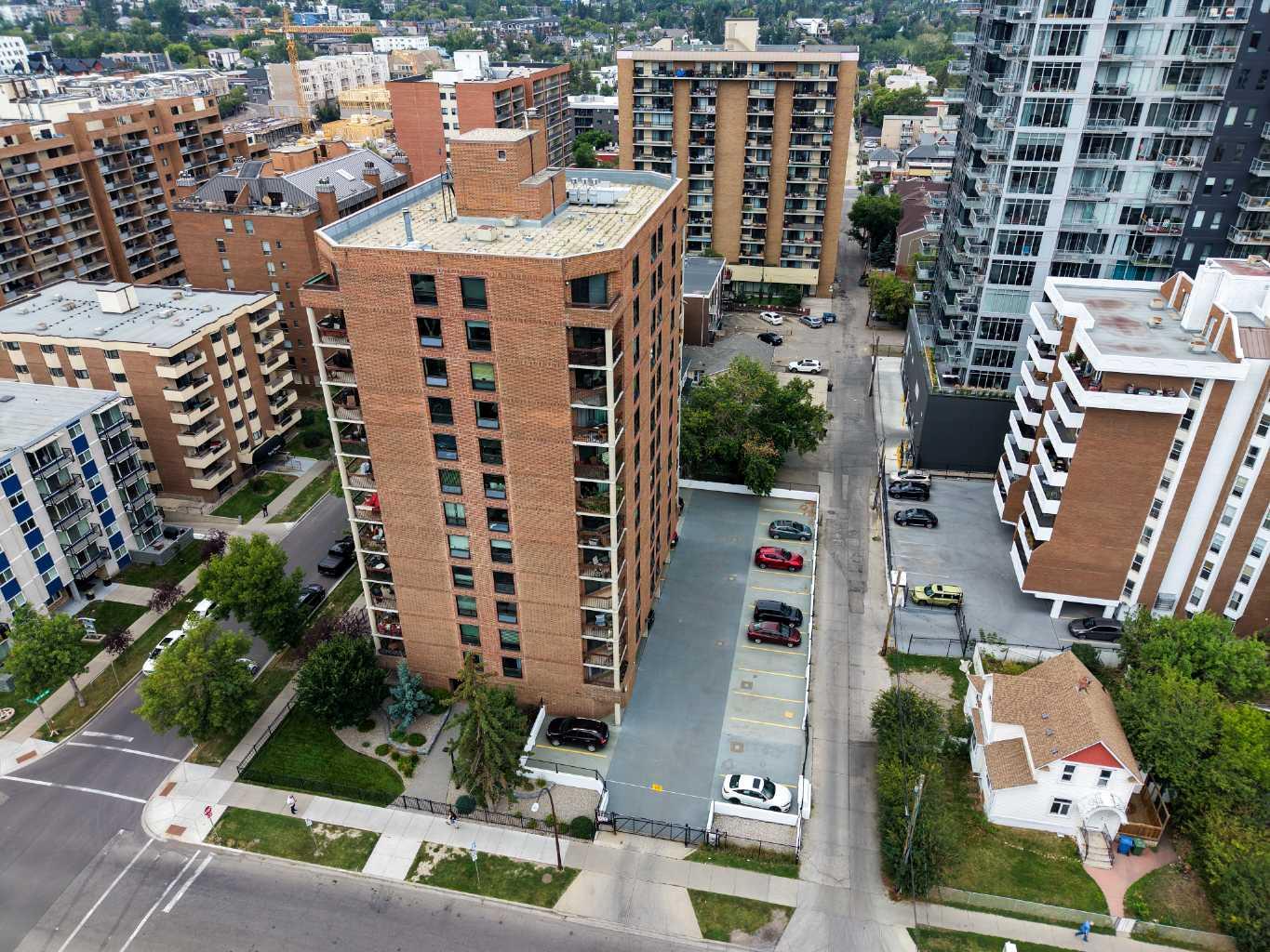 220, 1304 15 Avenue SW