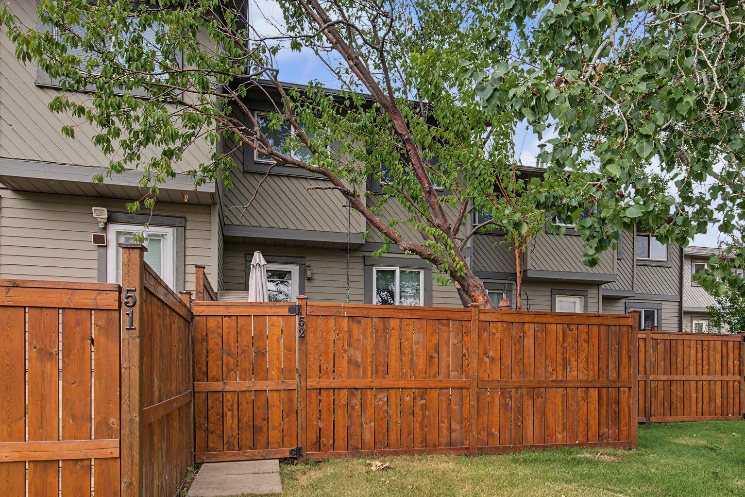 52, 12 Templewood Drive NE