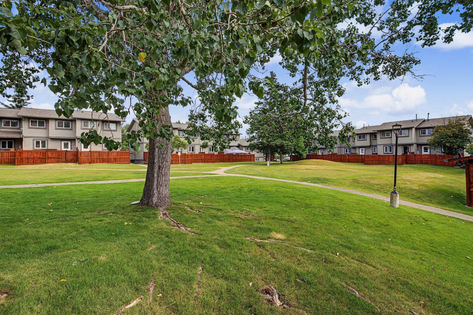 52, 12 Templewood Drive NE