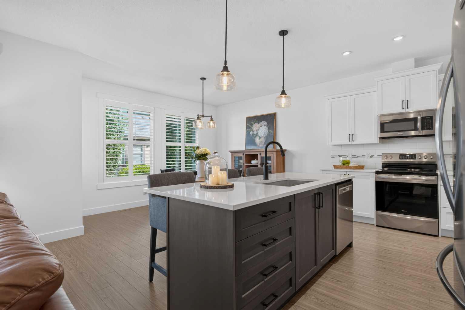 202, 110 Coopers Common SW