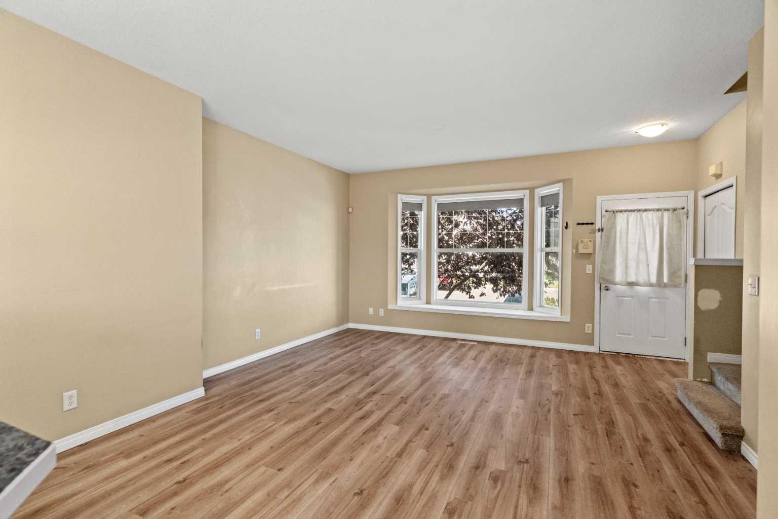 904, 703 Luxstone Square SW