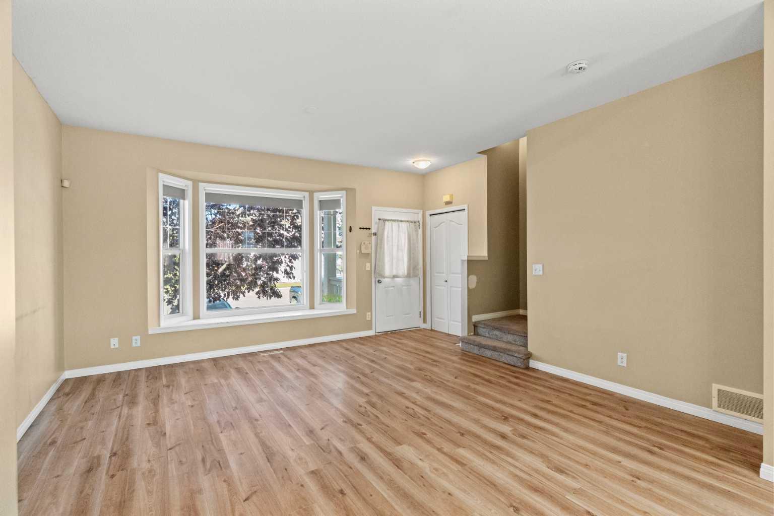 904, 703 Luxstone Square SW