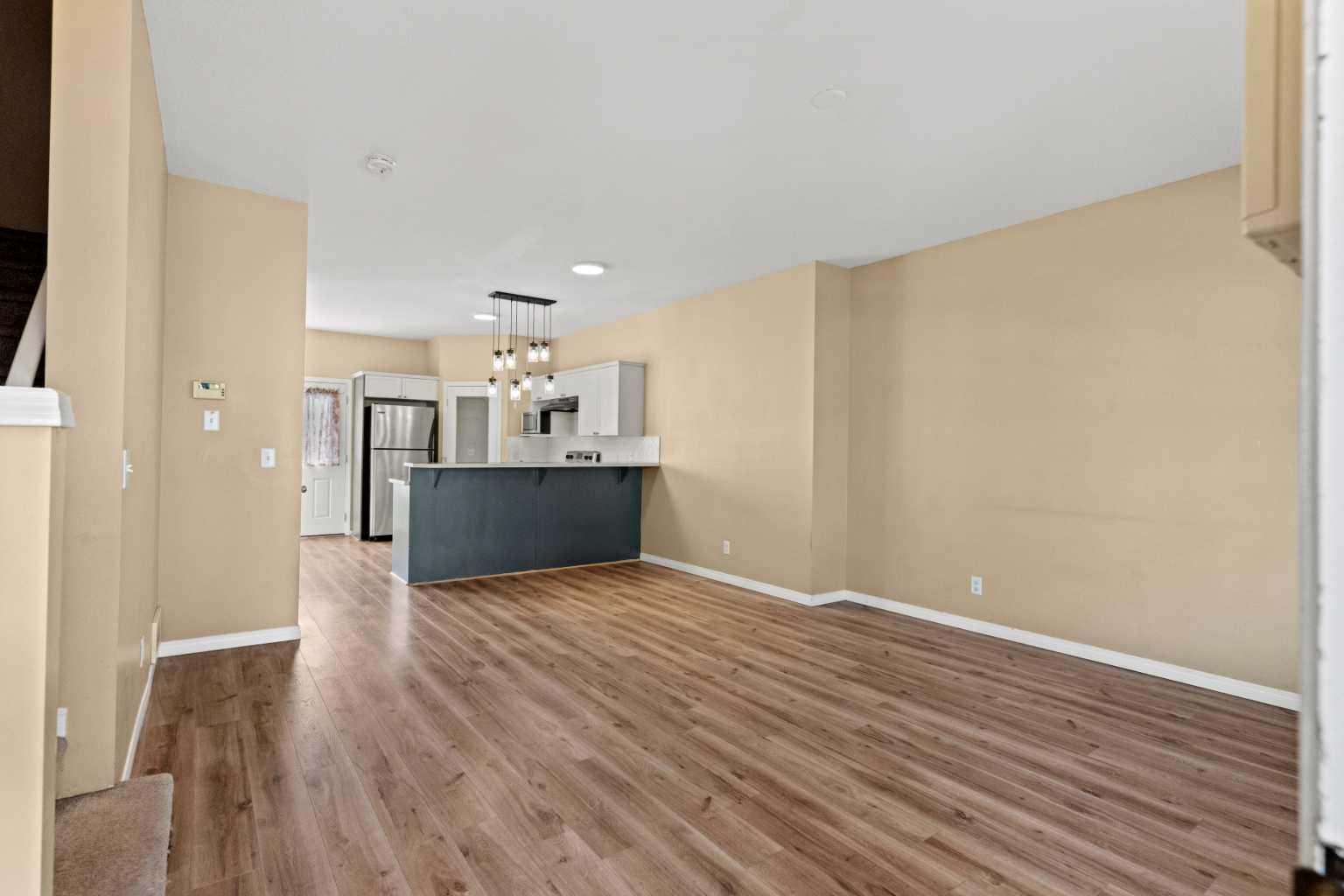 904, 703 Luxstone Square SW