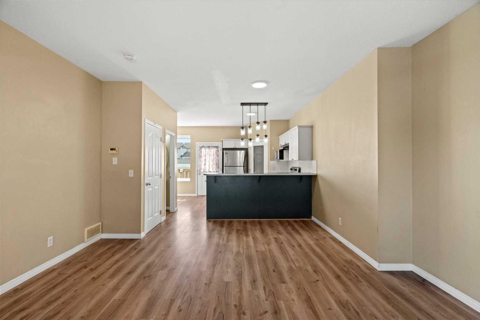 904, 703 Luxstone Square SW