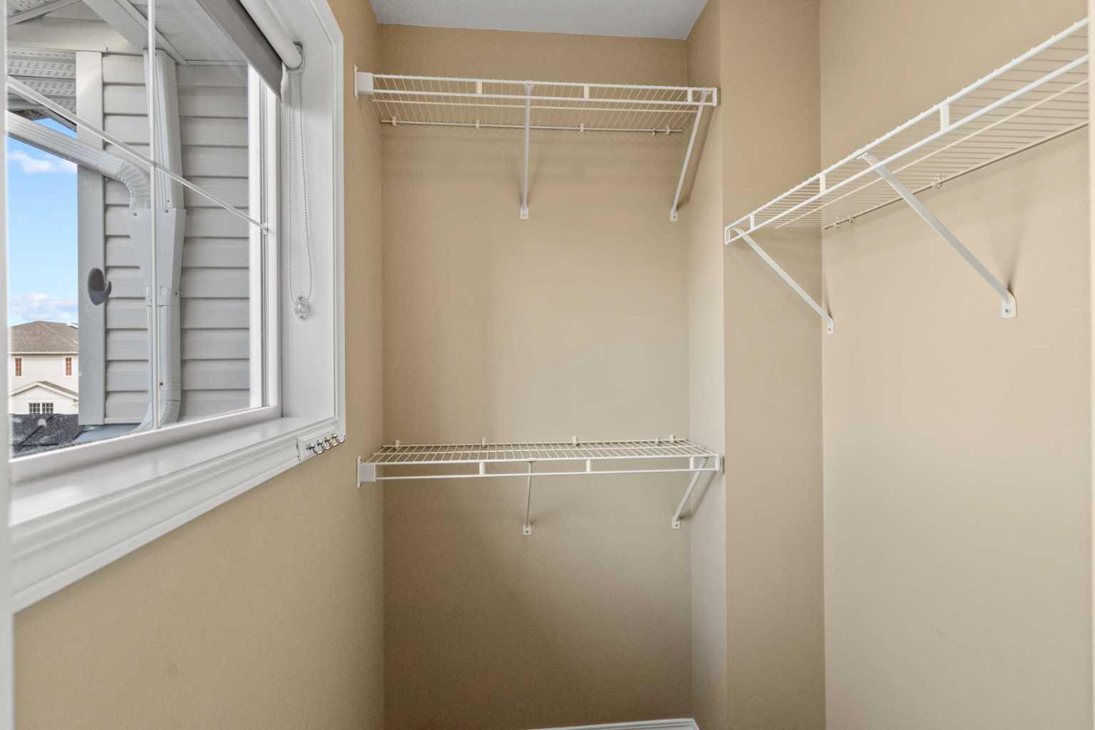 904, 703 Luxstone Square SW