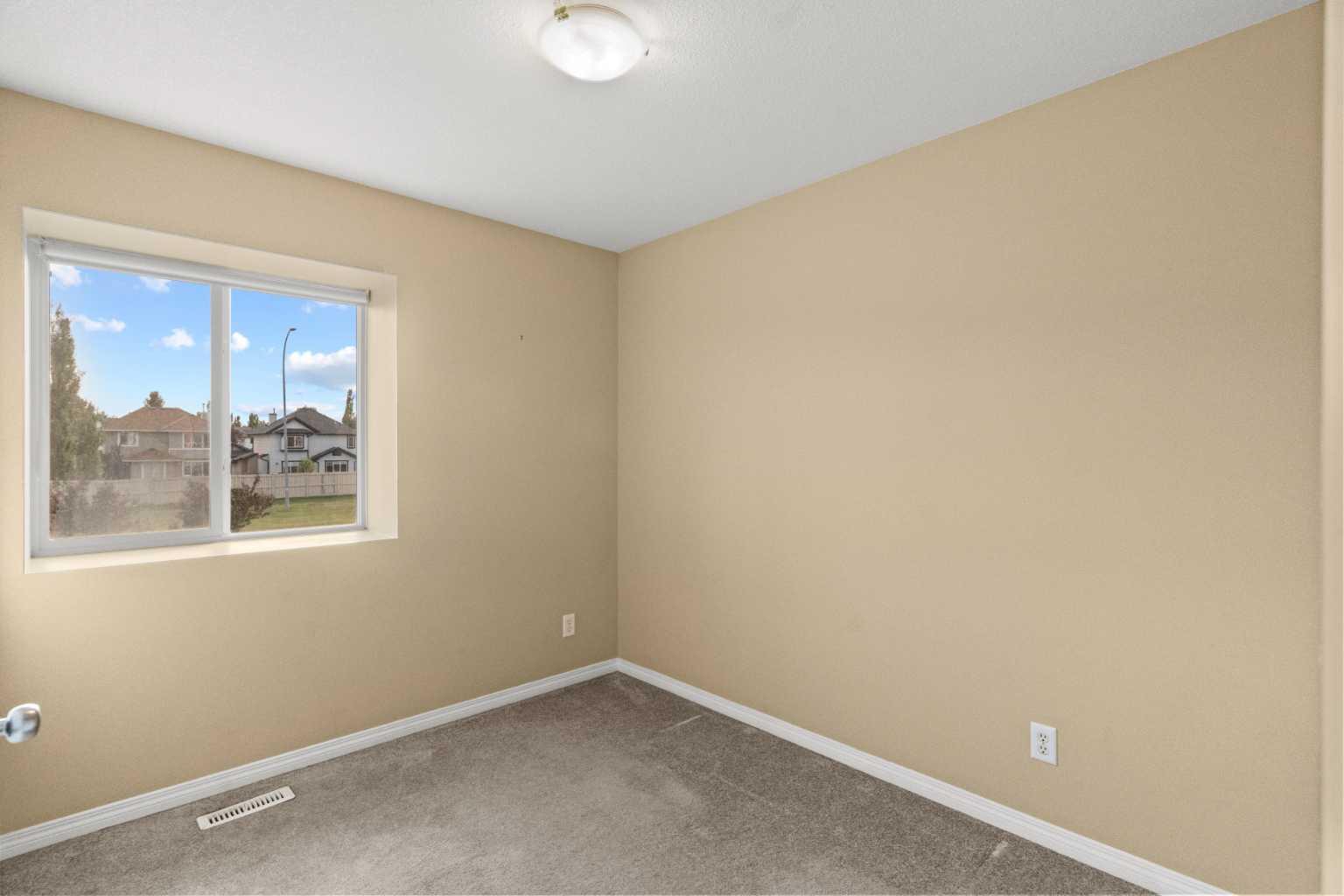 904, 703 Luxstone Square SW
