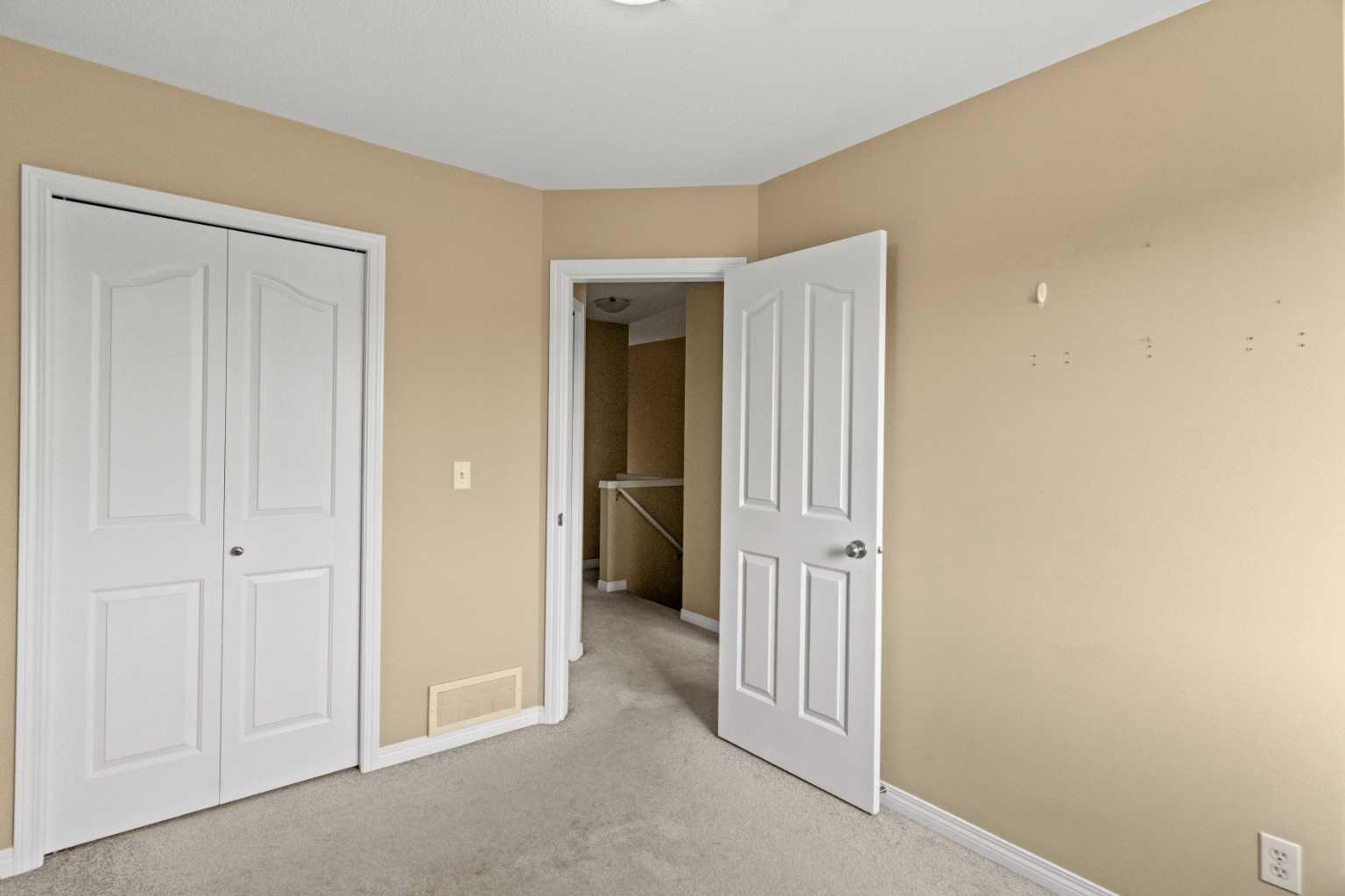 904, 703 Luxstone Square SW