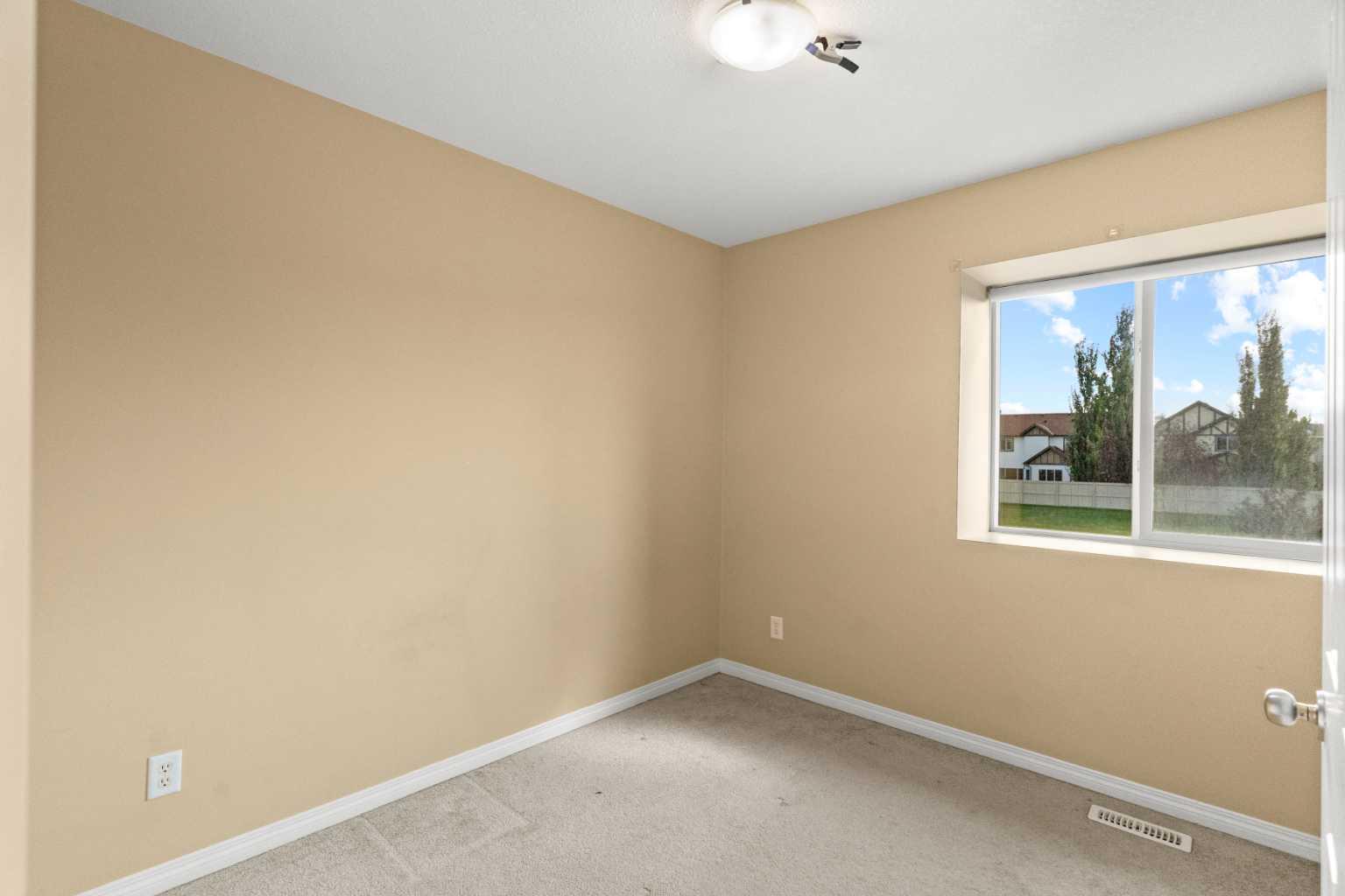904, 703 Luxstone Square SW