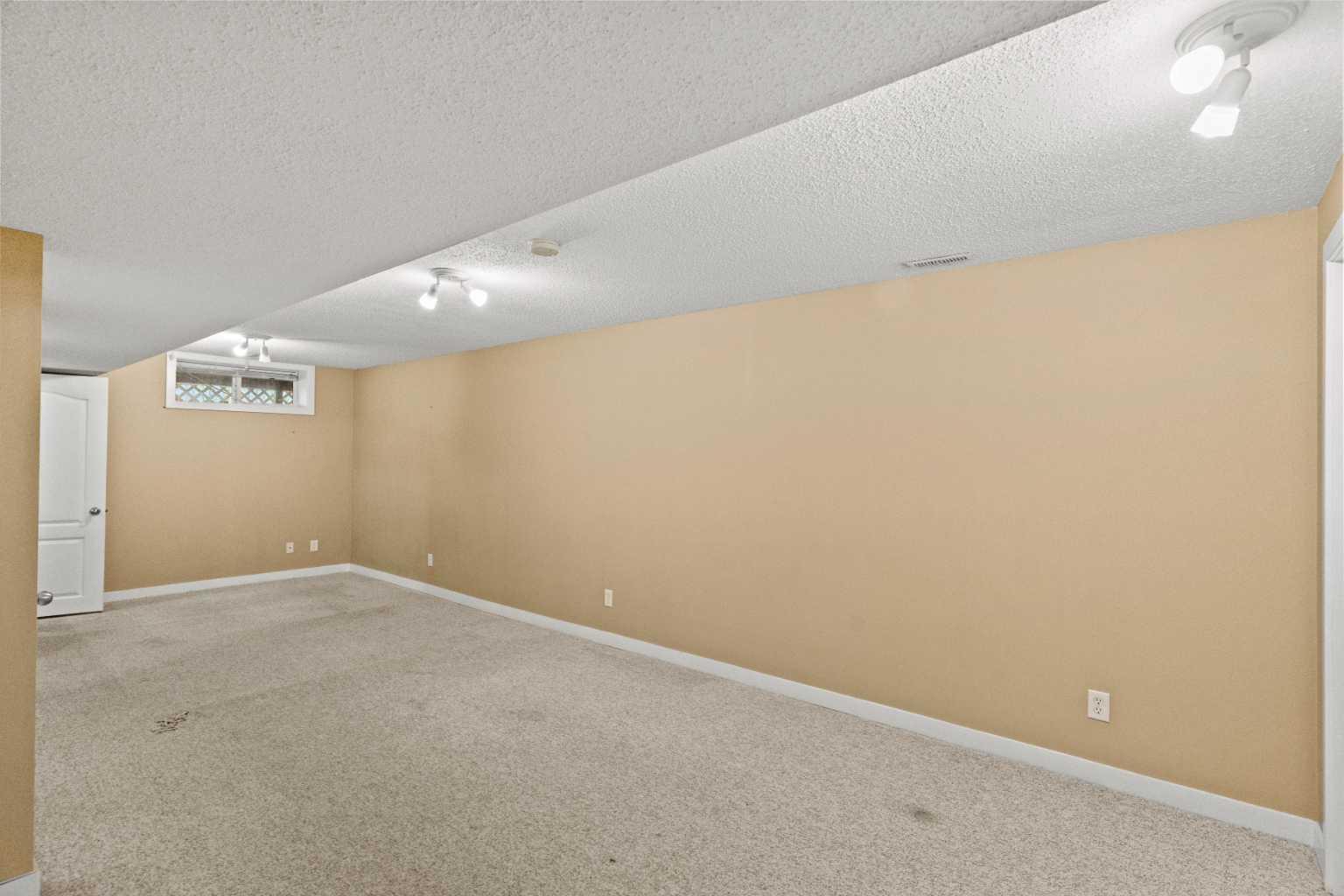 904, 703 Luxstone Square SW