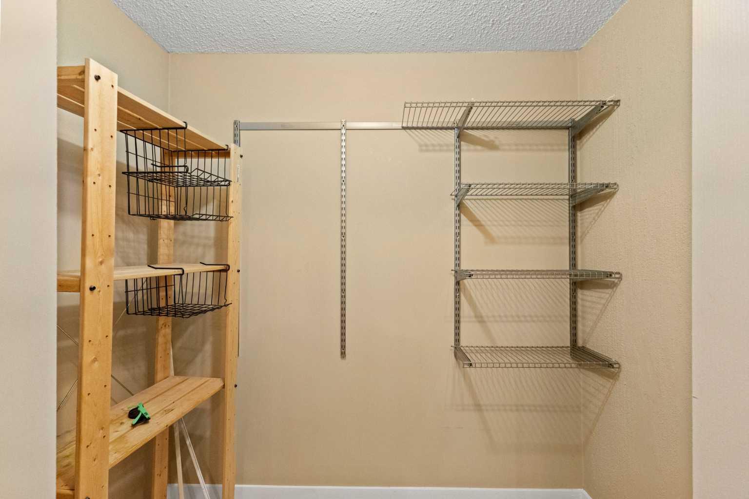 904, 703 Luxstone Square SW