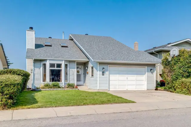75 Sandstone Crescent SE