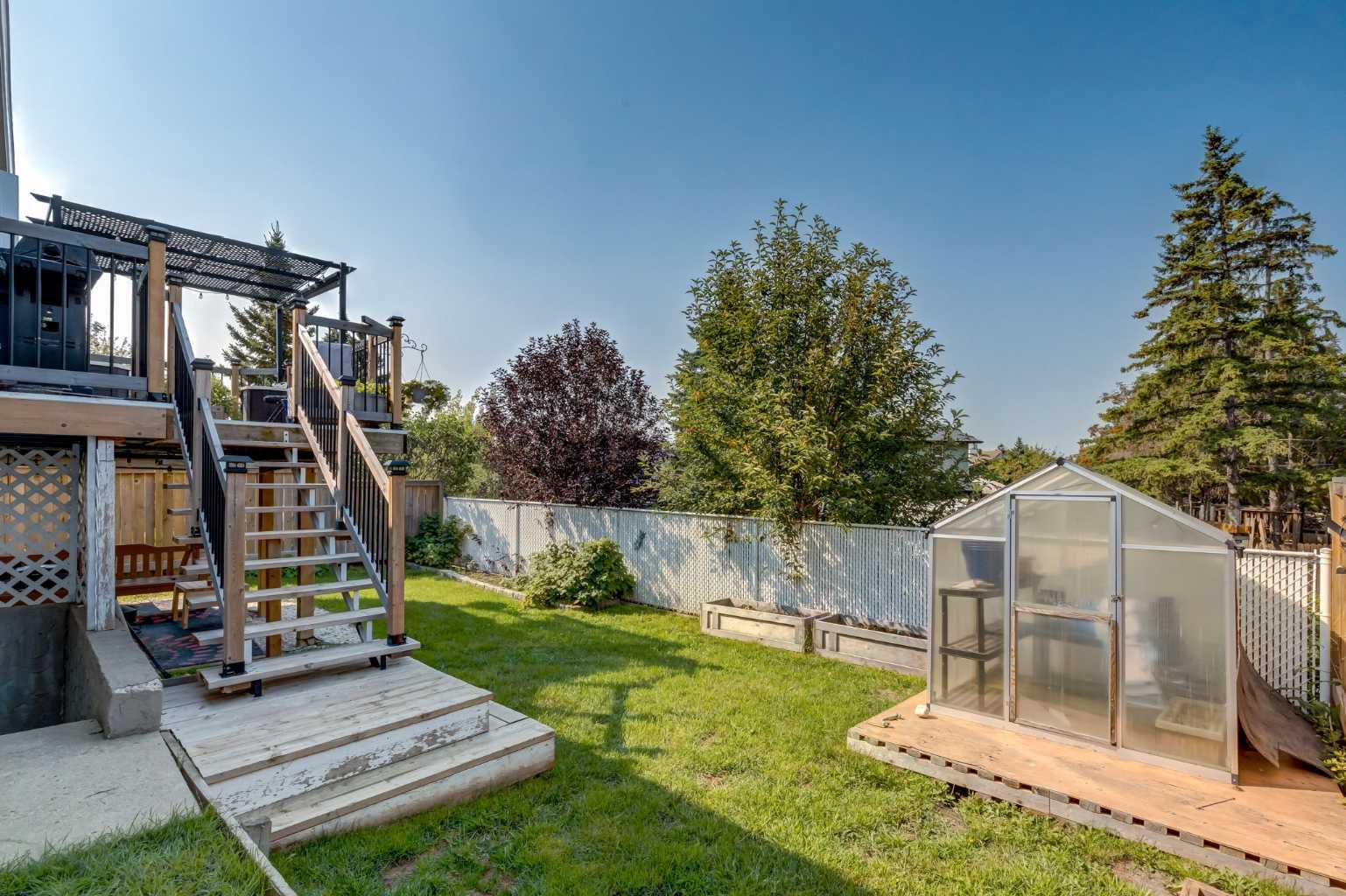 75 Sandstone Crescent SE