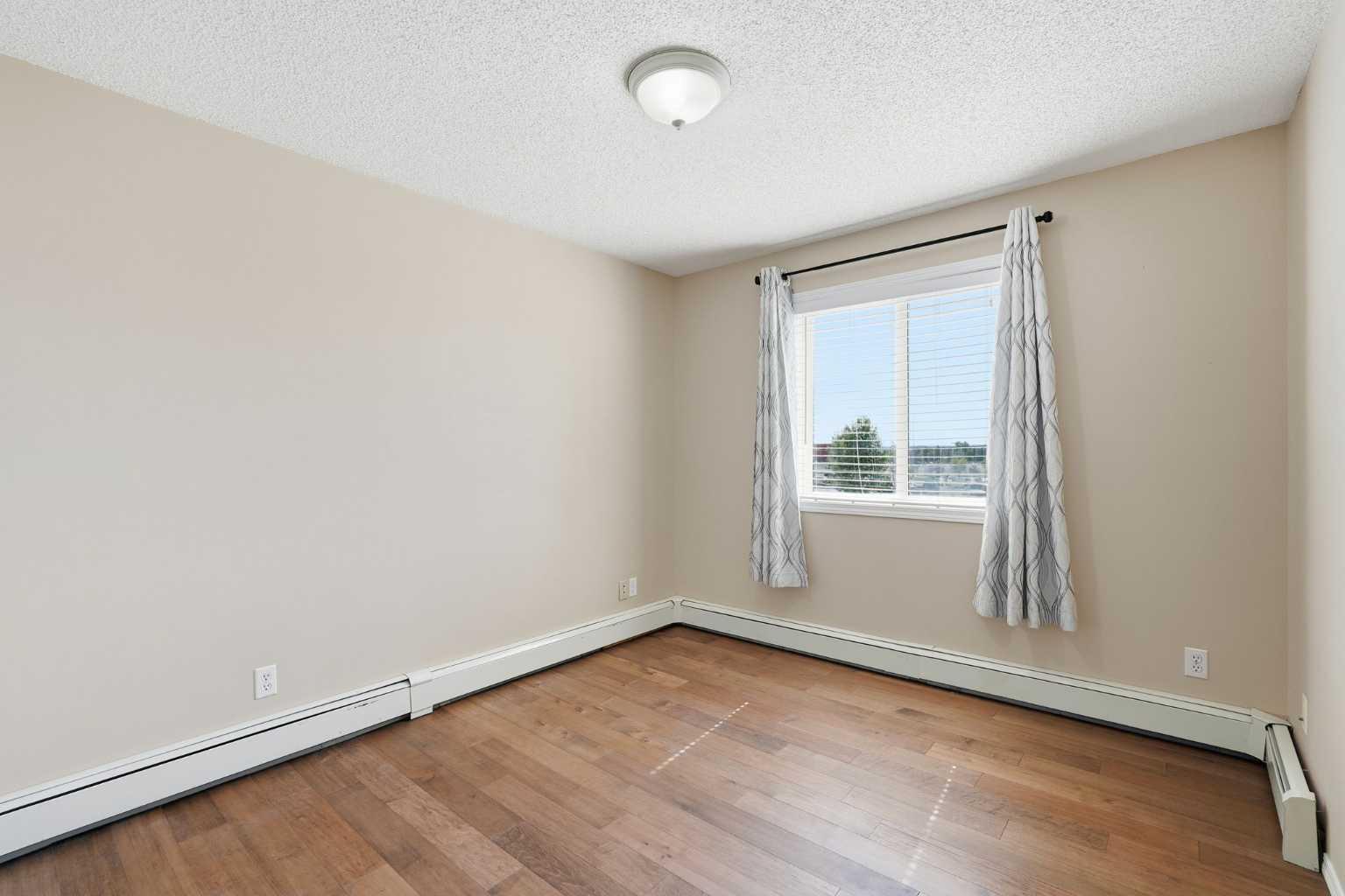 221, 290 Shawville Way SE