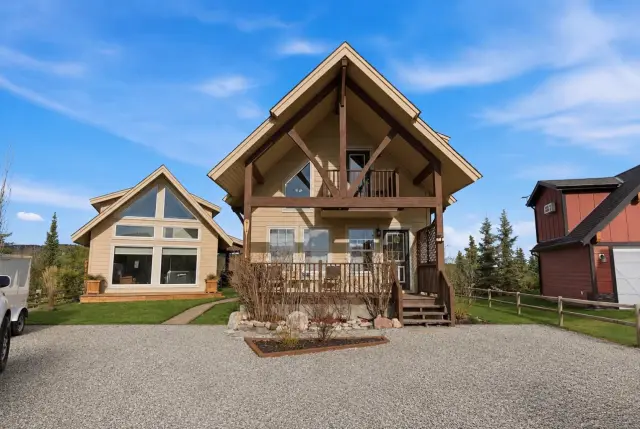 212 Cottageclub Crescent
