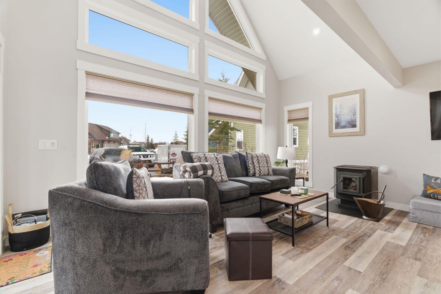 212 Cottageclub Crescent 