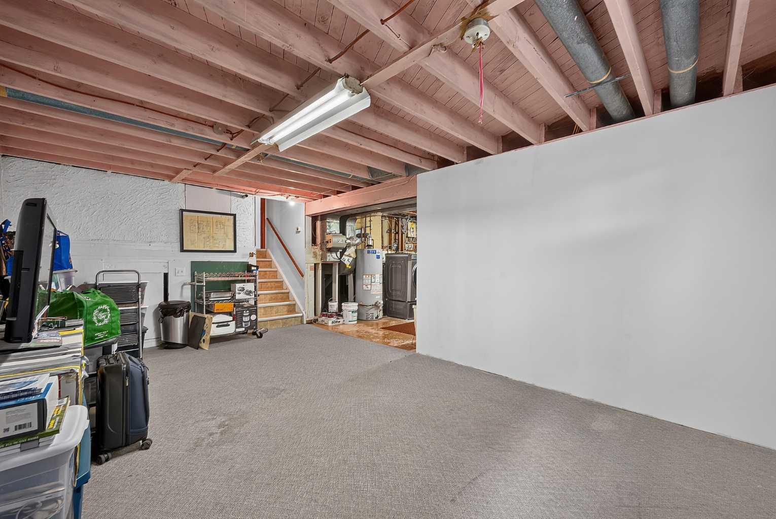 1032 Mayland Drive NE