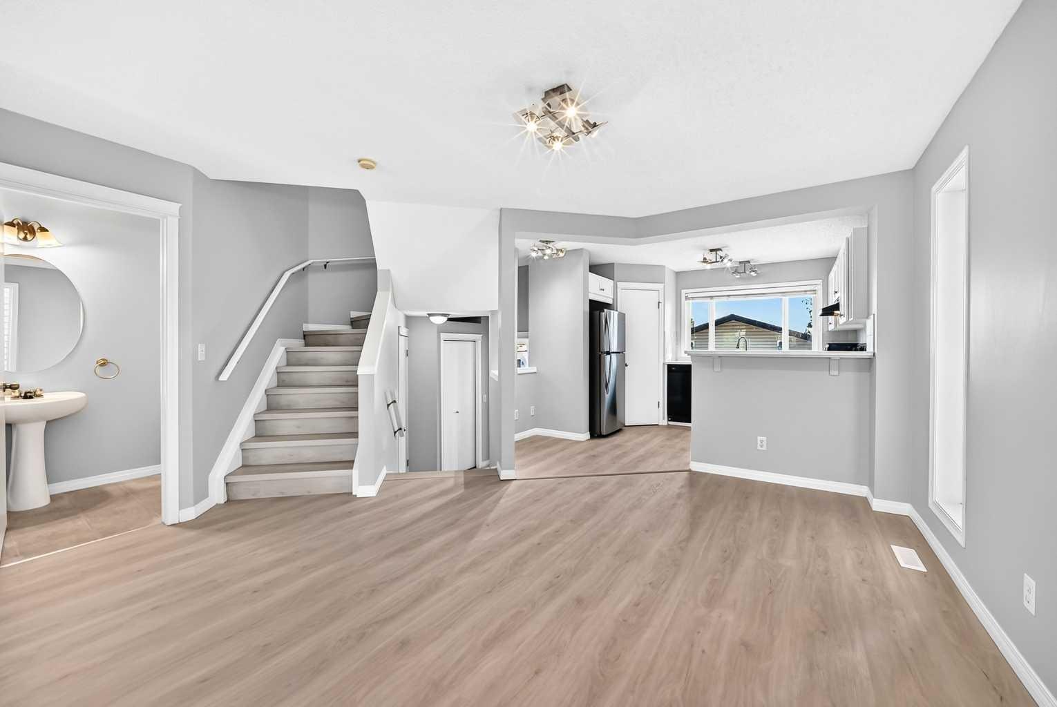 15 Prestwick Place SE