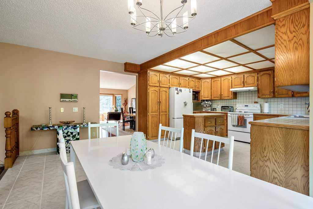 208 Hawkview Manor Place NW