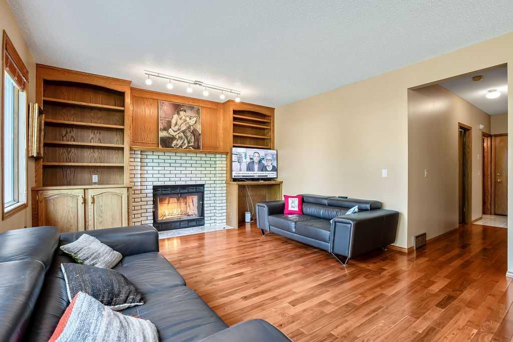 208 Hawkview Manor Place NW