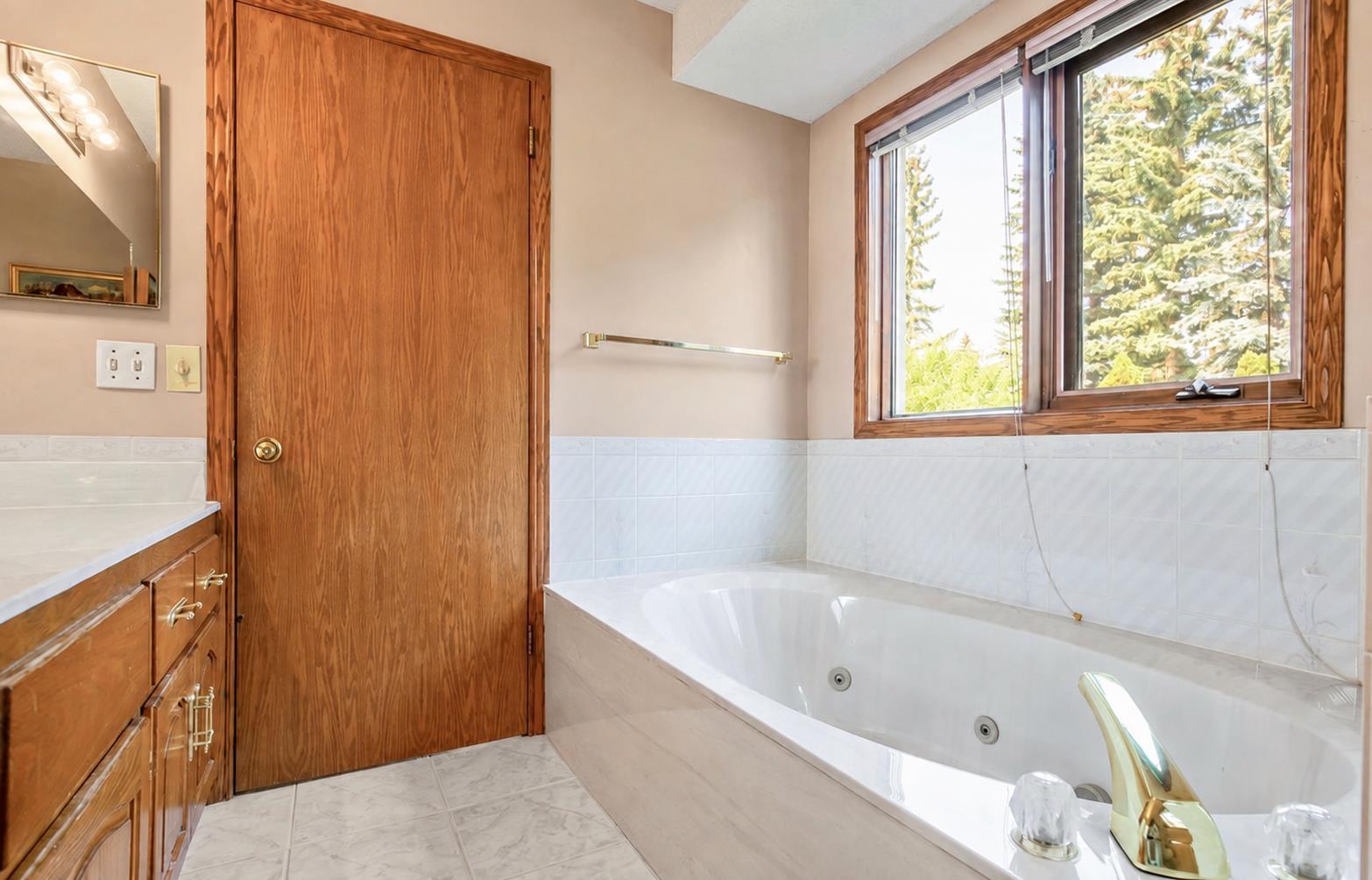 208 Hawkview Manor Place NW