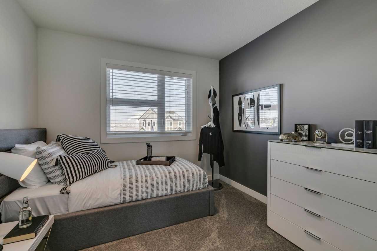 471 Buffaloberry Manor SE