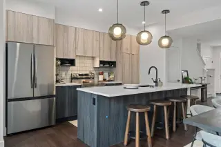 21 Silverton Glen Bay SW