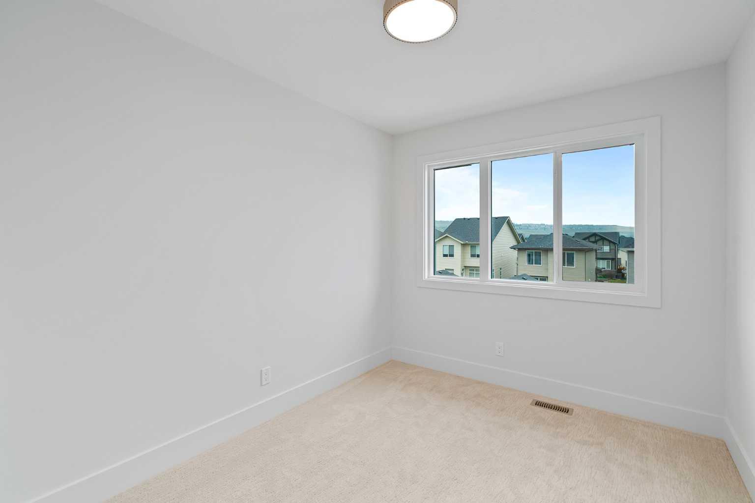 21 Silverton Glen Bay SW