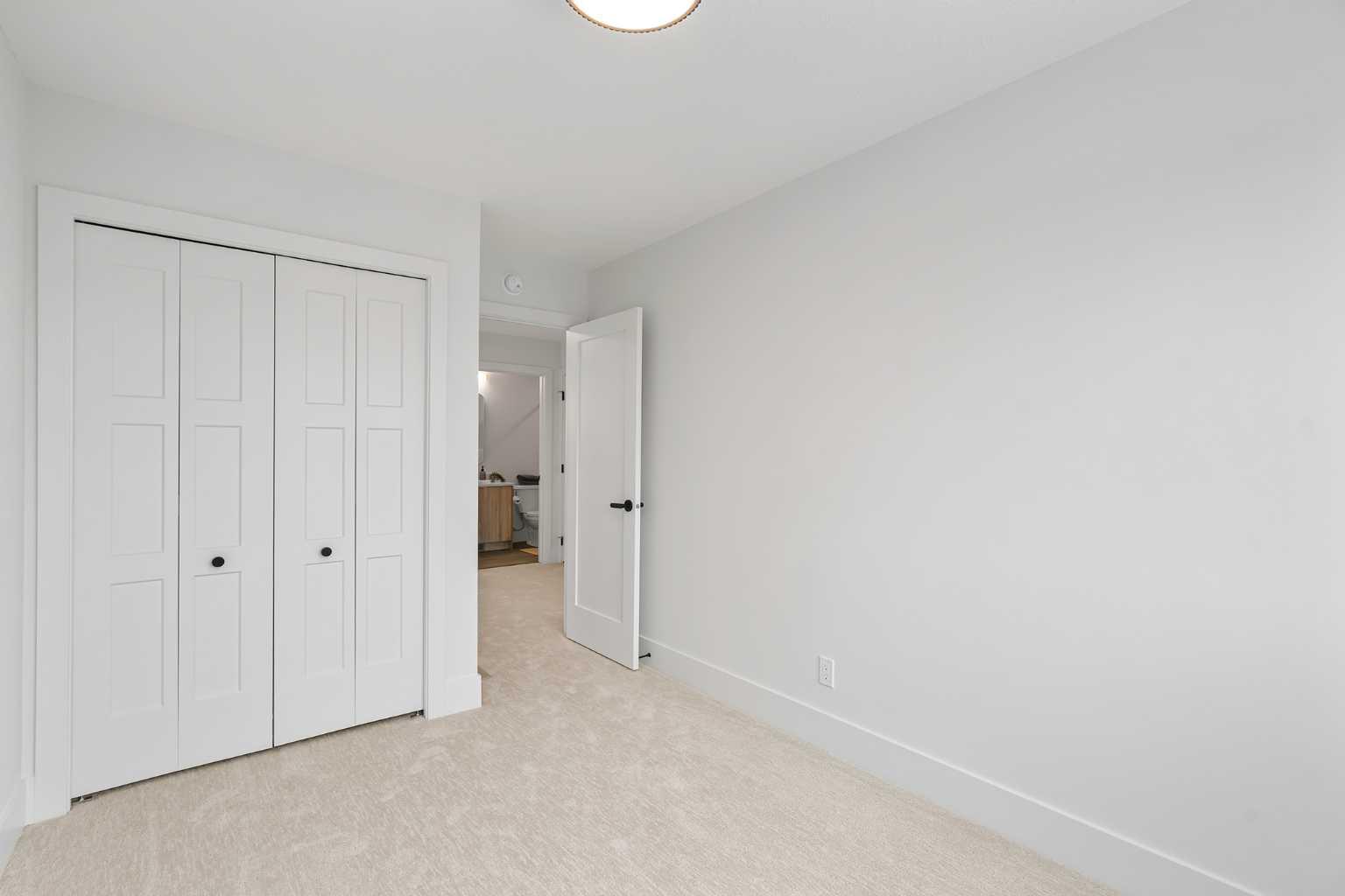 21 Silverton Glen Bay SW