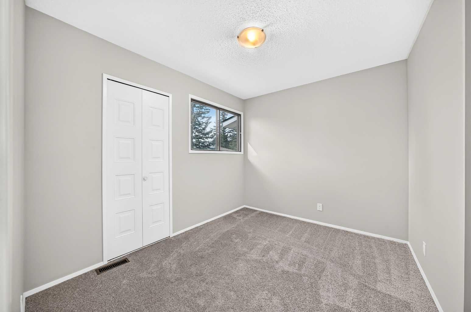 15, 2210 Oakmoor Drive SW