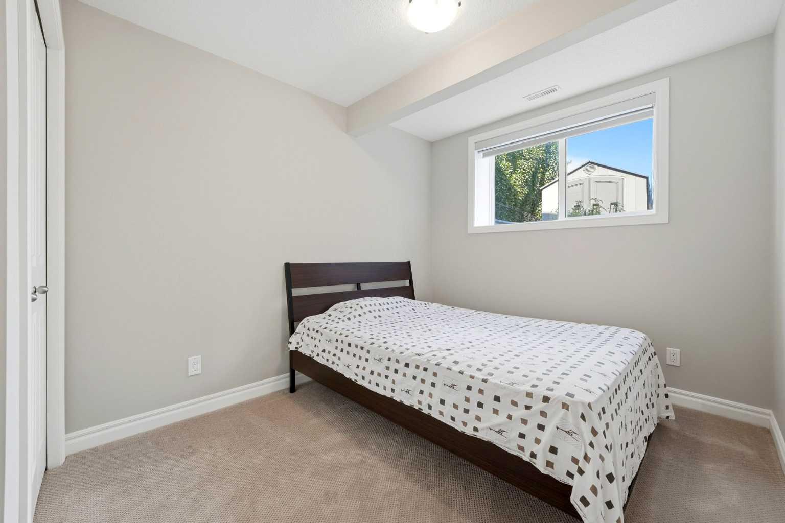 141 Evanspark Gardens NW