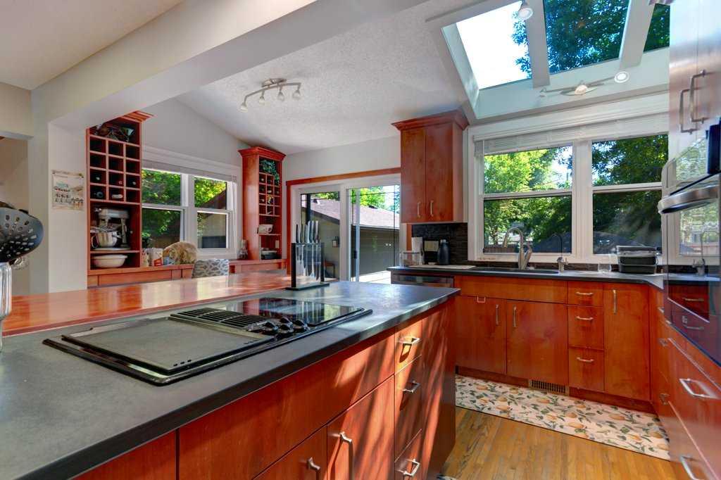 128 Chinook Drive SW