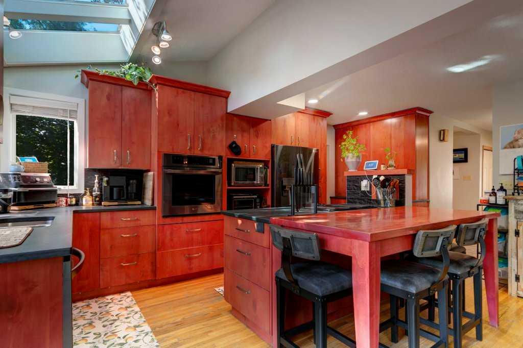 128 Chinook Drive SW