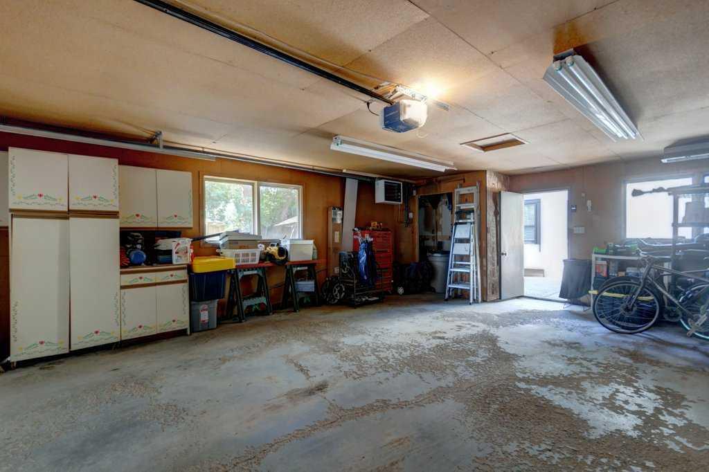 128 Chinook Drive SW