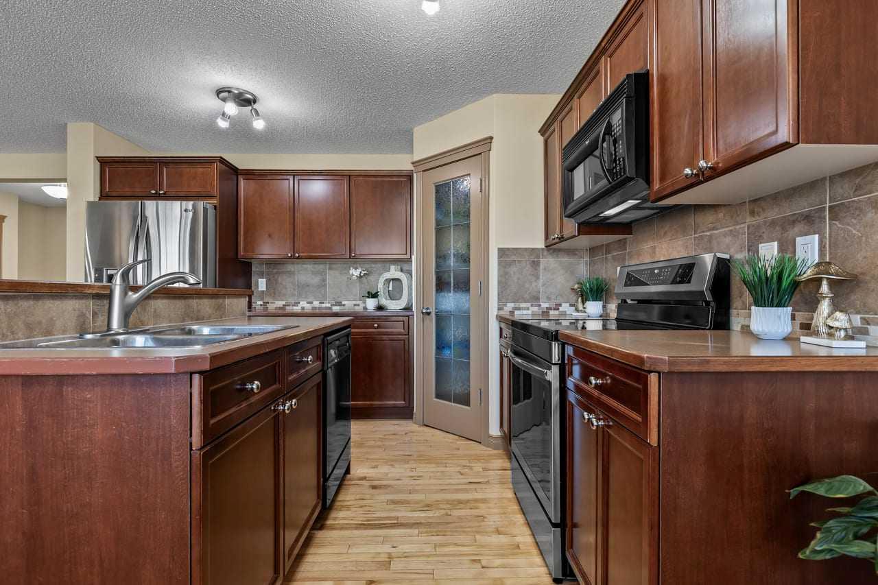 149 Everwoods Close SW