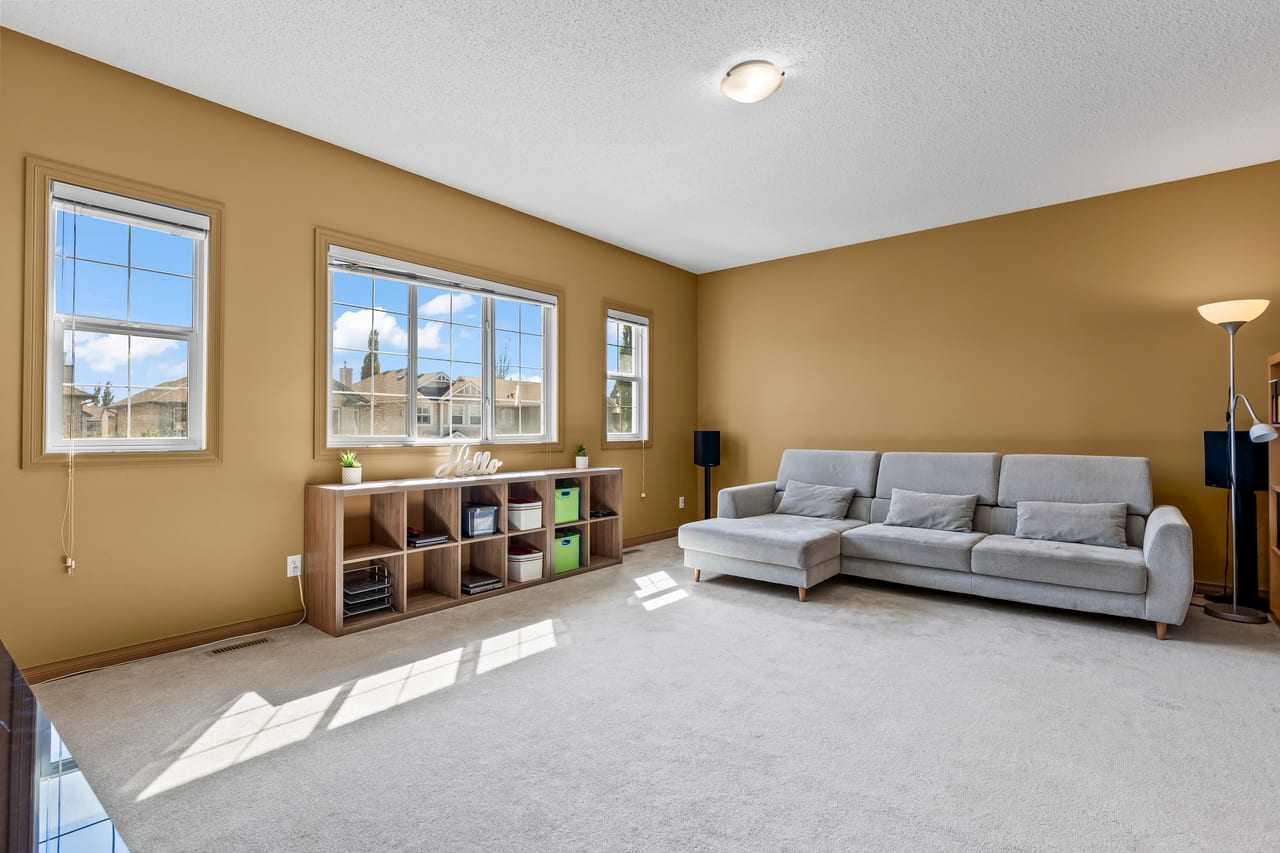 149 Everwoods Close SW