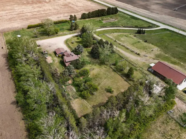 261074 Township Road 262  