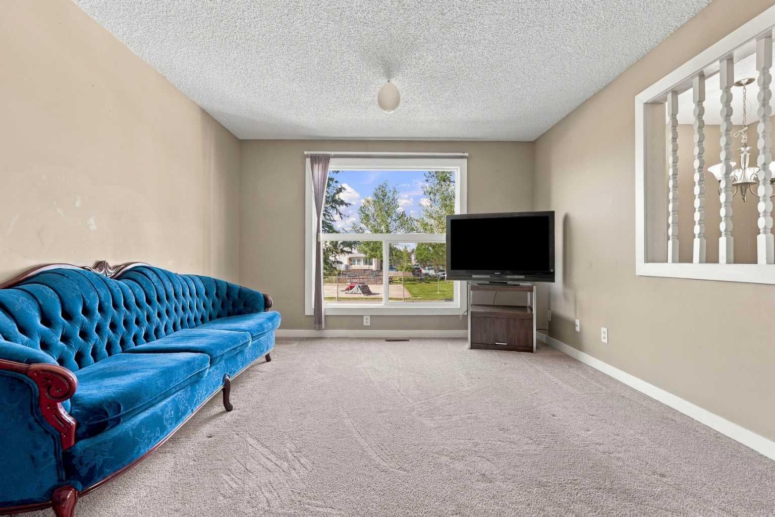 64 Castlebrook Rise NE