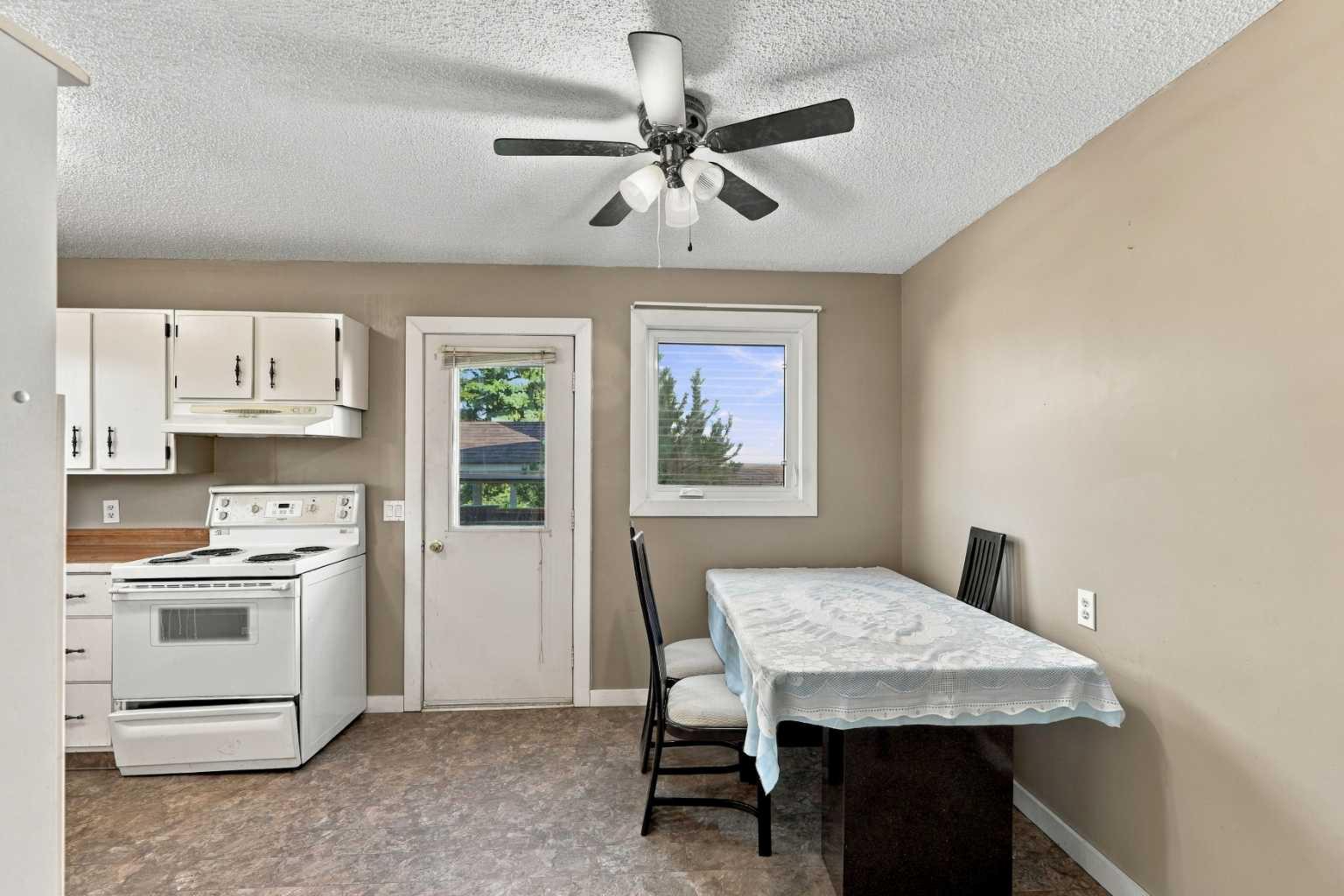 64 Castlebrook Rise NE