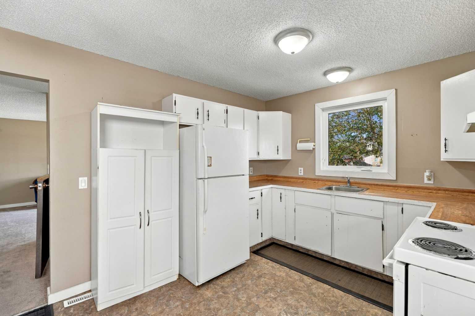 64 Castlebrook Rise NE