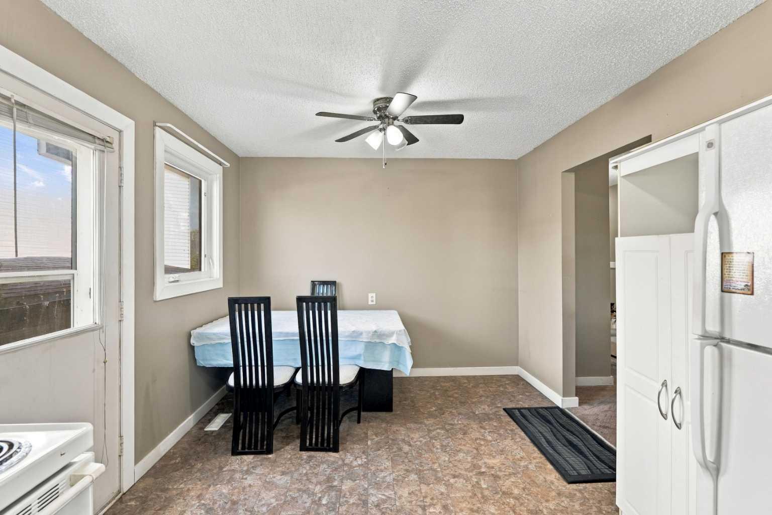64 Castlebrook Rise NE