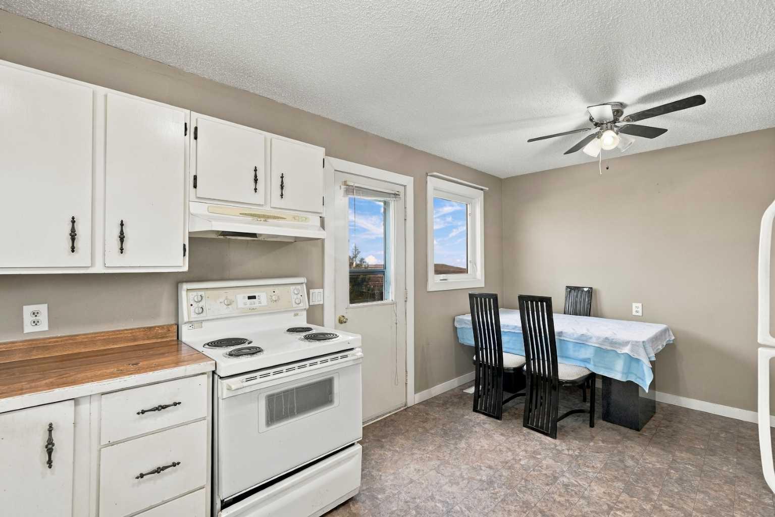 64 Castlebrook Rise NE