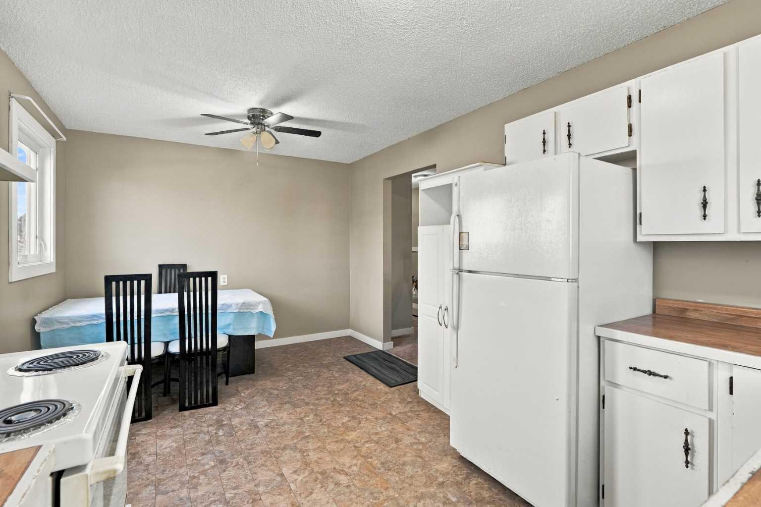 64 Castlebrook Rise NE